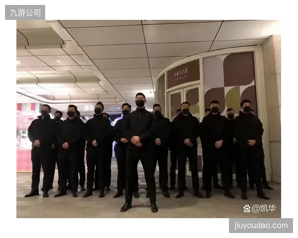 临时招募的安保人员真的认识路吗？盲目指引加剧场内混乱